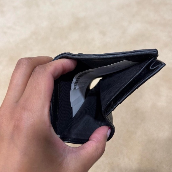 Gucci Black Chevron Wallet with Gold Logo - Picture 5 of 6